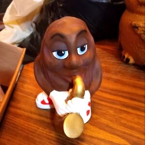 CALIFORNIA RAISIN FIGURINE
